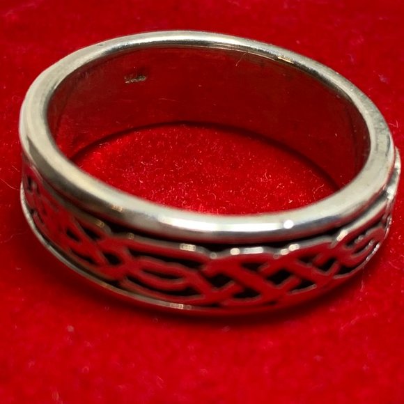 .925 Sterling Celtic Spinner Ring. Size 9-1/2. Preowned. (572) - Picture 2 of 5